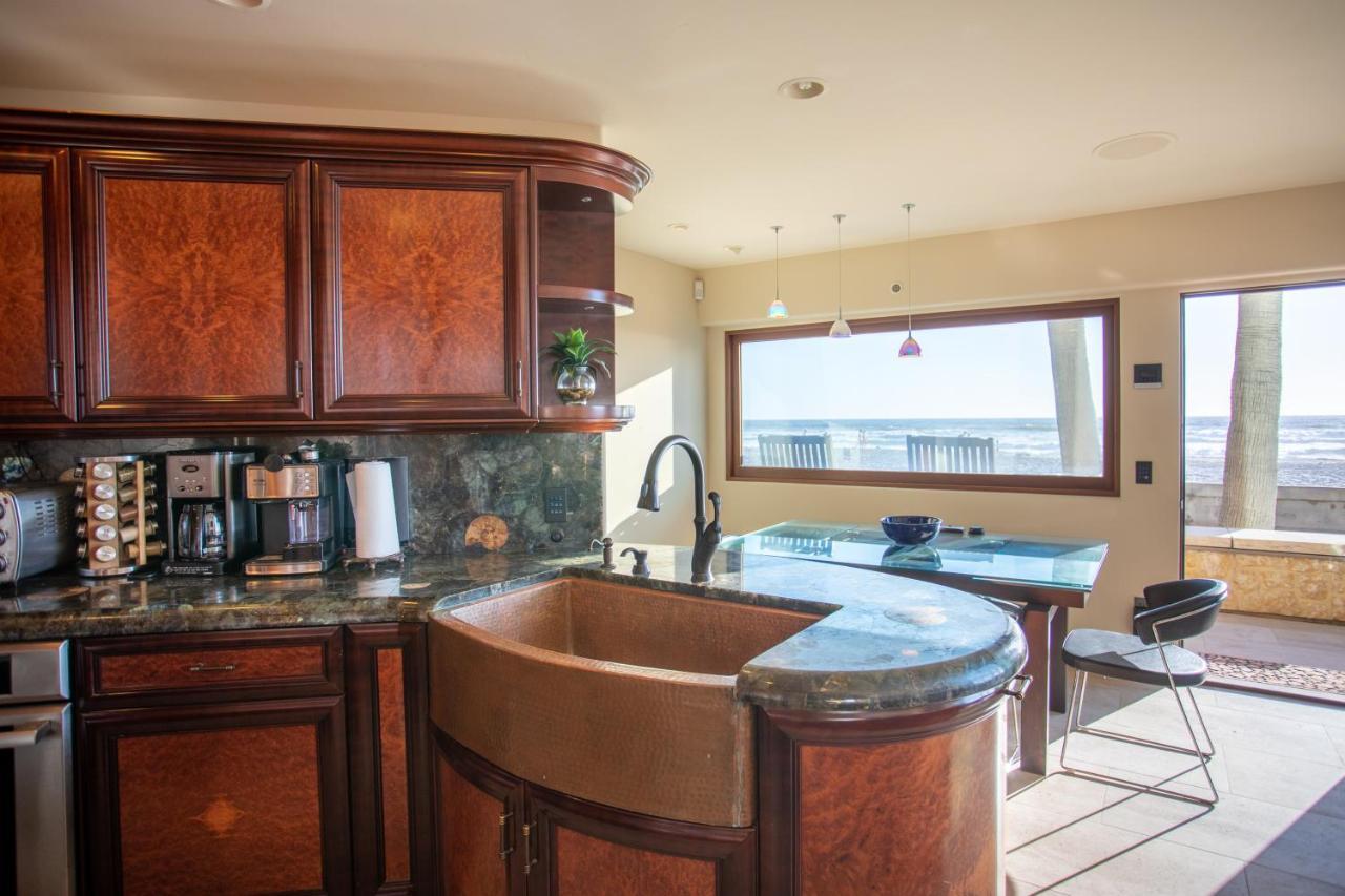 Holiday home Verona Oceanfront Luxury W Spa, Multiple Private Patios, Grill, Ac & Garage