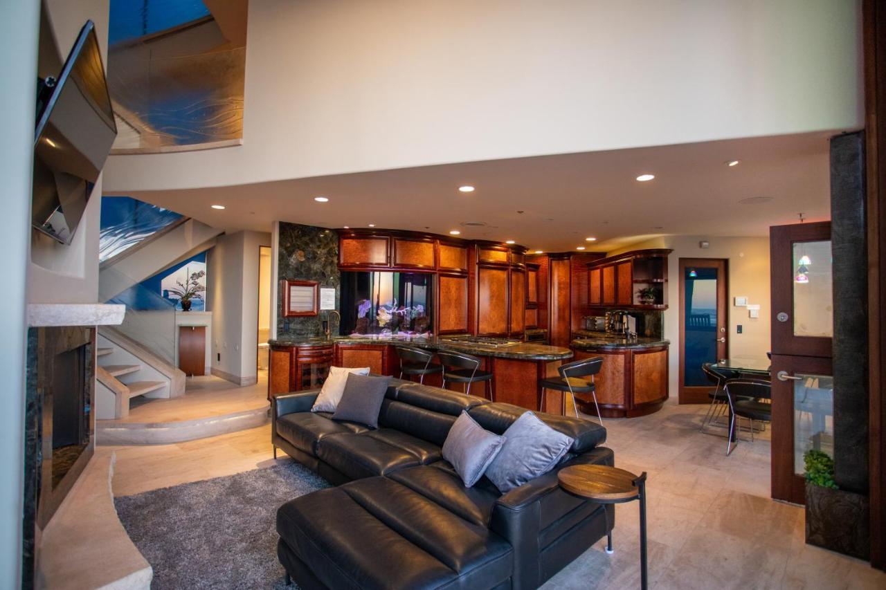 Casa de férias Verona Oceanfront Luxury W Spa, Multiple Private Patios, Grill, Ac & Garage